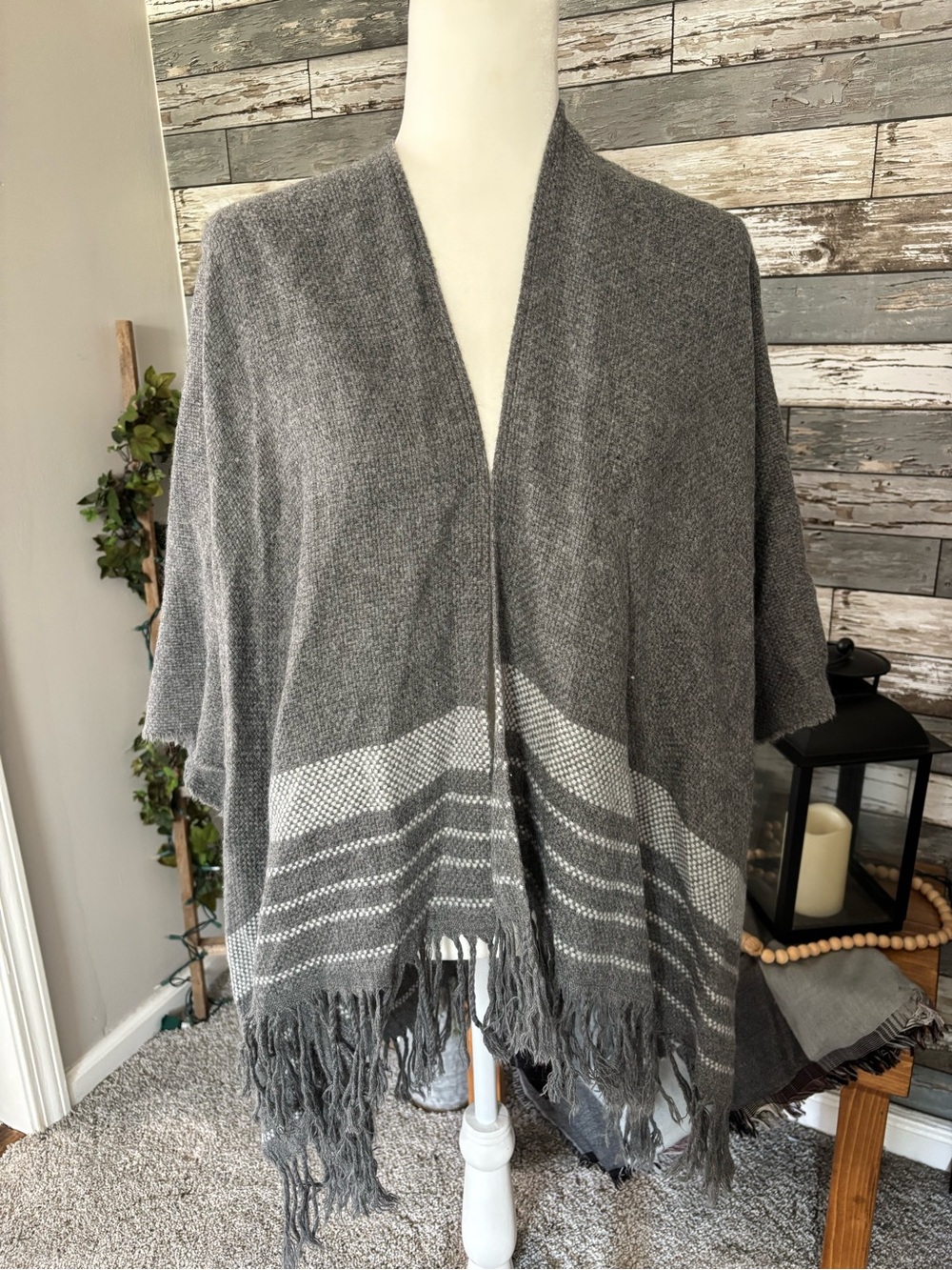 GAP Gray Knit Fringe Poncho Shawl Grandmacore Gray Womens One Size
